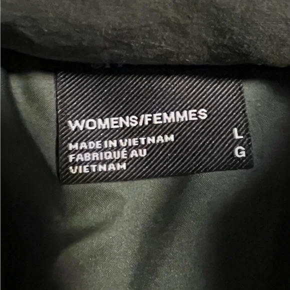 The North Face Women's Puffer Jacket - Olive Green - Picture 2 of 2